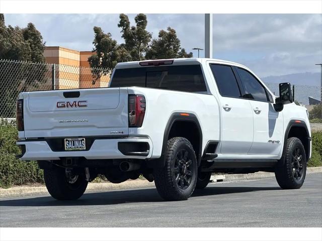 2025 GMC Sierra 2500HD 4WD Crew Cab Standard Bed AT4