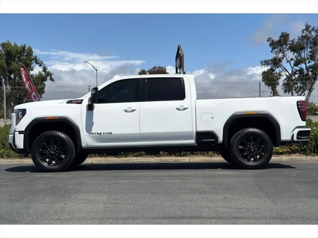 2025 GMC Sierra 2500HD 4WD Crew Cab Standard Bed AT4