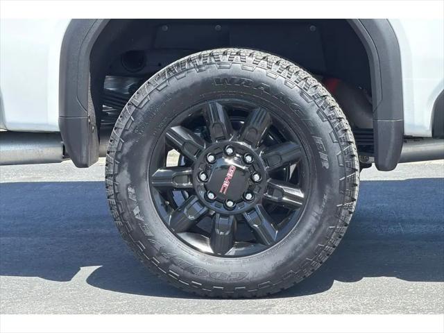 2025 GMC Sierra 2500HD 4WD Crew Cab Standard Bed AT4