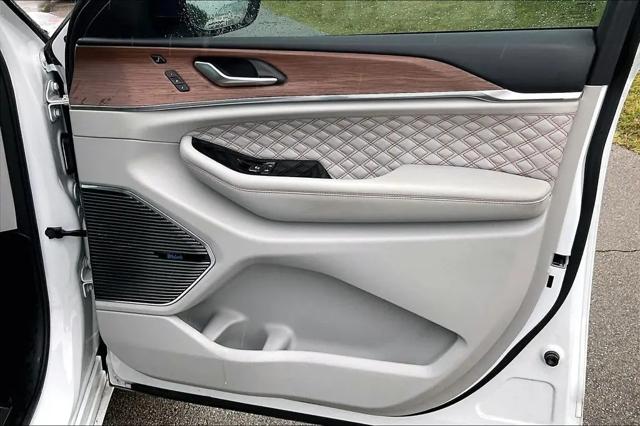 2023 Jeep Grand Cherokee L Summit 4x4