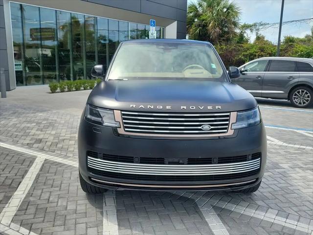 2026 Land Rover Range Rover P615 SV