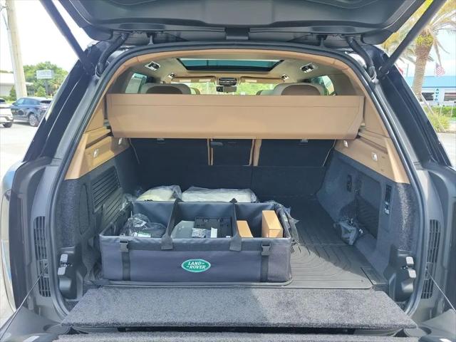 2026 Land Rover Range Rover P615 SV