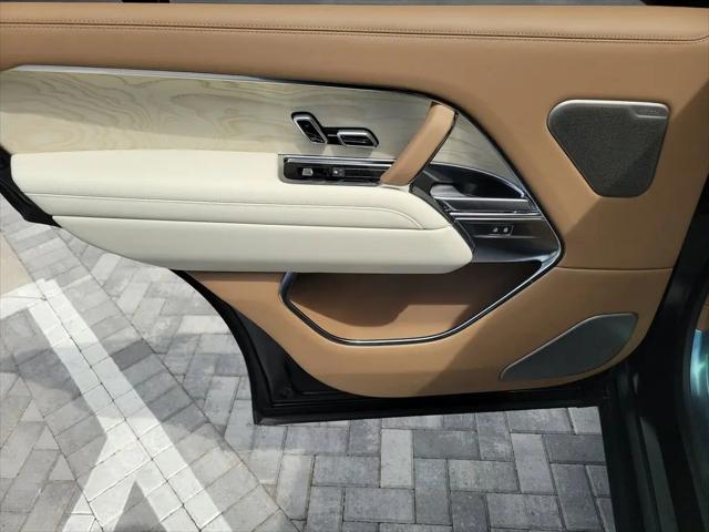 2026 Land Rover Range Rover P615 SV