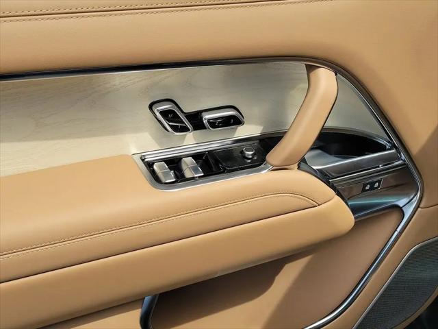 2026 Land Rover Range Rover P615 SV