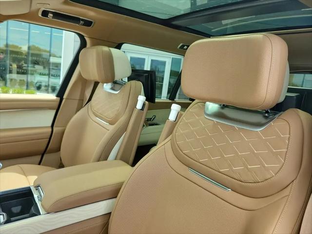 2026 Land Rover Range Rover P615 SV