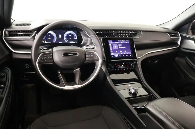 2025 Jeep Grand Cherokee L Laredo 4x4