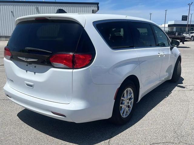 2022 Chrysler Voyager LX