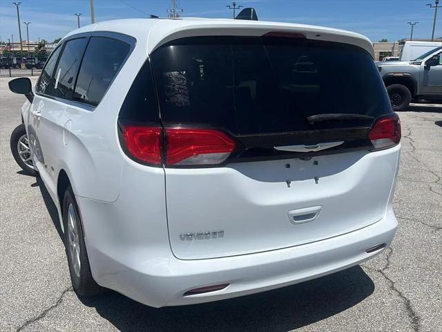 2022 Chrysler Voyager LX