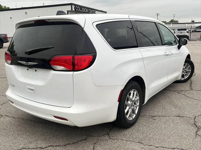 2022 Chrysler Voyager LX