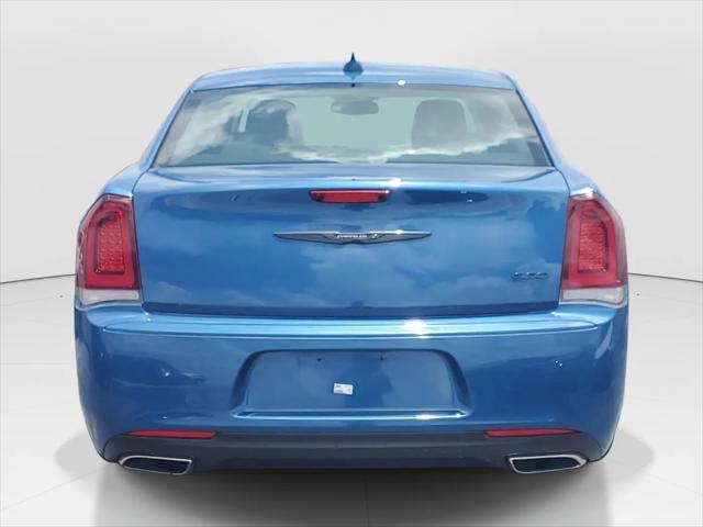 2022 Chrysler 300 Touring