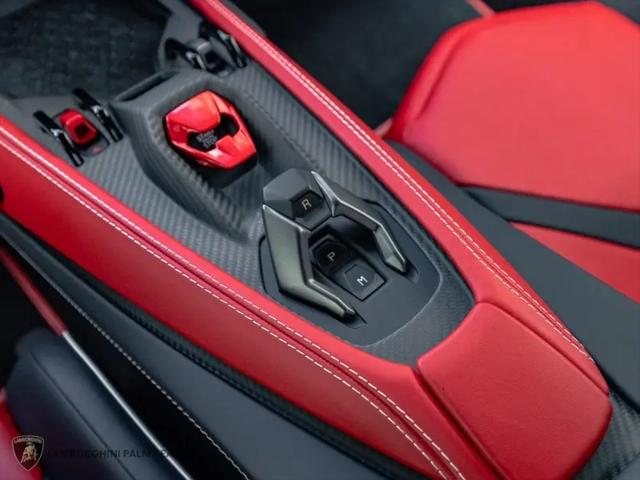 2025 Lamborghini Revuelto Revuelto
