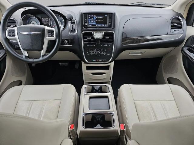 2016 Chrysler Town & Country Touring-L Anniversary Edition