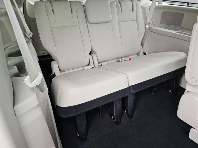 2016 Chrysler Town & Country Touring-L Anniversary Edition