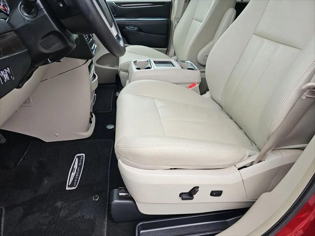2016 Chrysler Town & Country Touring-L Anniversary Edition
