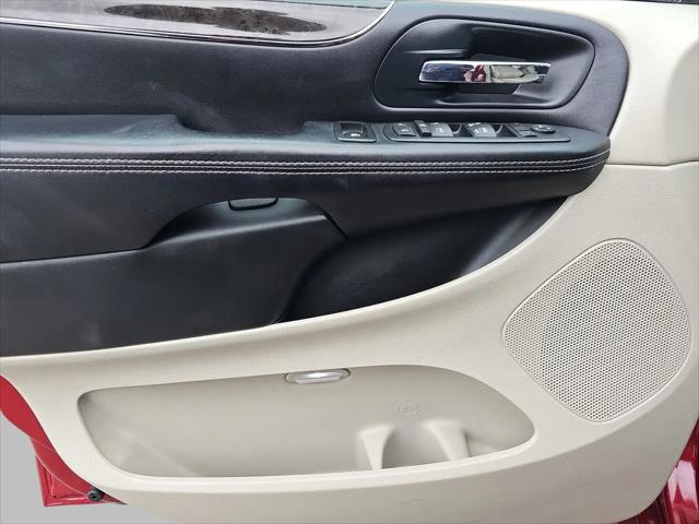 2016 Chrysler Town & Country Touring-L Anniversary Edition