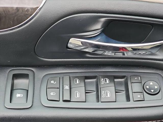 2016 Chrysler Town & Country Touring-L Anniversary Edition