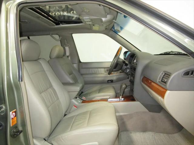 2002 INFINITI QX4 Luxury