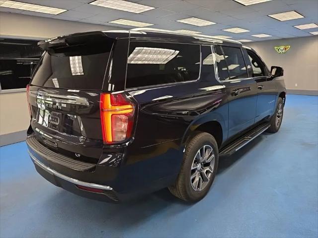 2024 Chevrolet Suburban 4WD LT