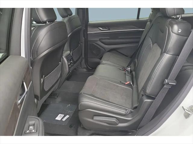 2026 Jeep Grand Cherokee L Altitude 4x2