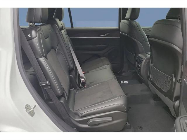 2026 Jeep Grand Cherokee L Altitude 4x2