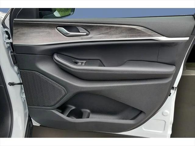 2026 Jeep Grand Cherokee L Altitude 4x2