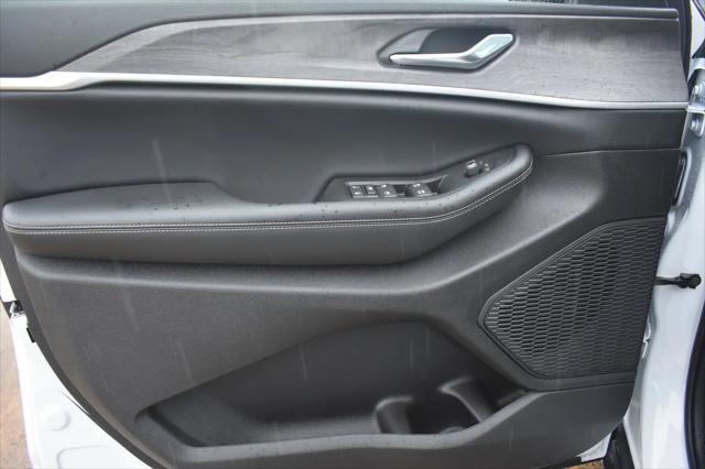 2026 Jeep Grand Cherokee L Altitude 4x2