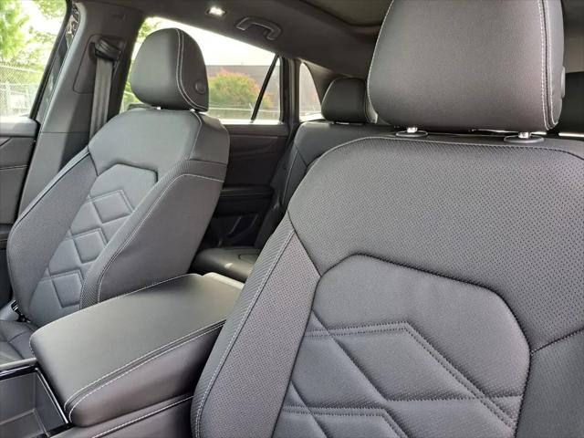 2026 Volkswagen Atlas Cross Sport SE with Technology