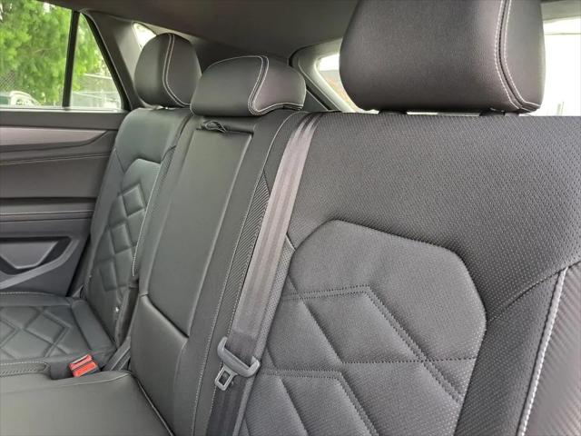 2026 Volkswagen Atlas Cross Sport SE with Technology