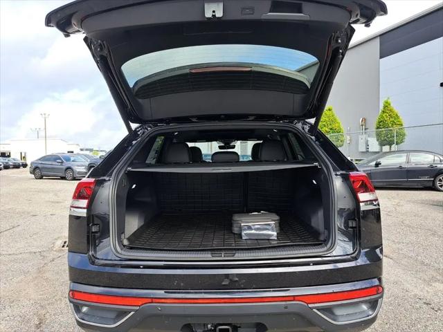 2026 Volkswagen Atlas Cross Sport SE with Technology