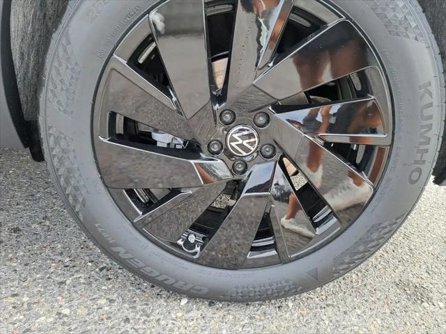 2026 Volkswagen Atlas Cross Sport SE with Technology