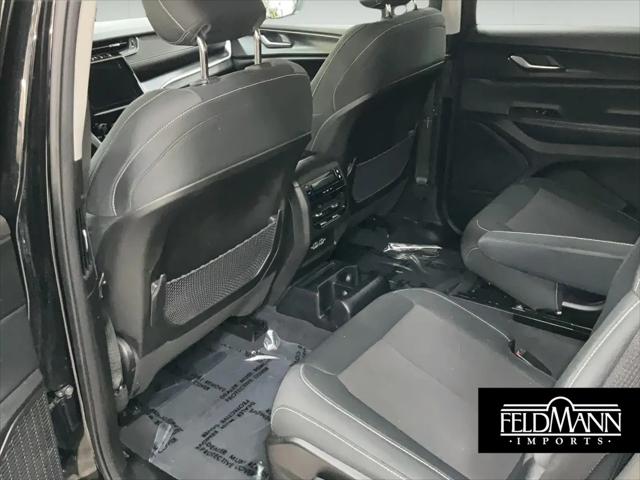 2023 Jeep Grand Cherokee L Laredo 4x4