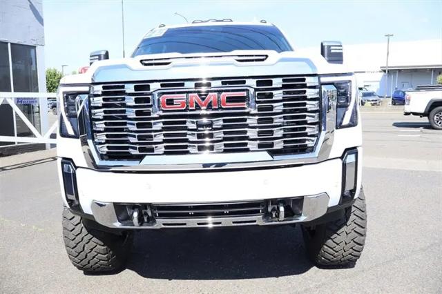 2025 GMC Sierra 3500HD Crew Cab, Standard Bed, Denali, 4WD