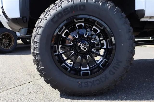 2025 GMC Sierra 3500HD Crew Cab, Standard Bed, Denali, 4WD