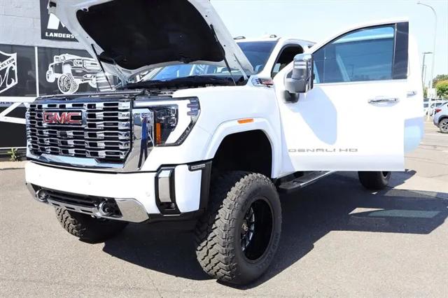 2025 GMC Sierra 3500HD Crew Cab, Standard Bed, Denali, 4WD