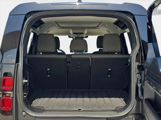 2024 Land Rover Defender 110 P300