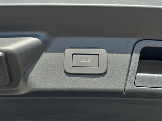 2026 Land Rover Range Rover Velar P250 Dynamic SE