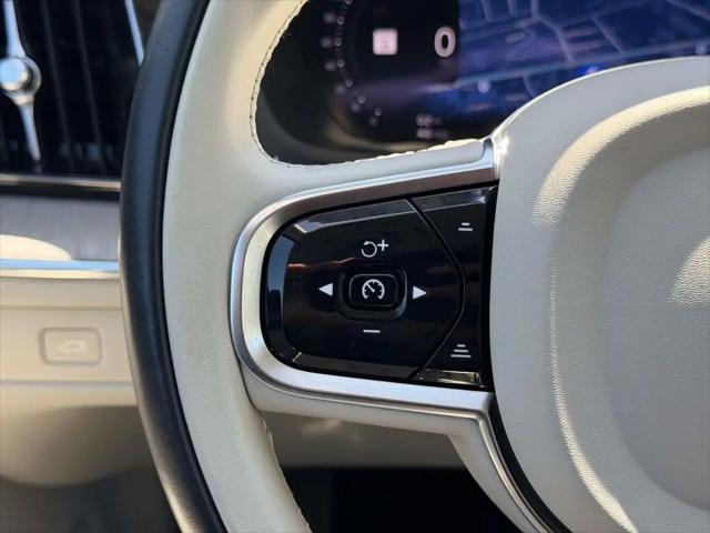 2024 Volvo XC60 B5 Plus Dark Theme