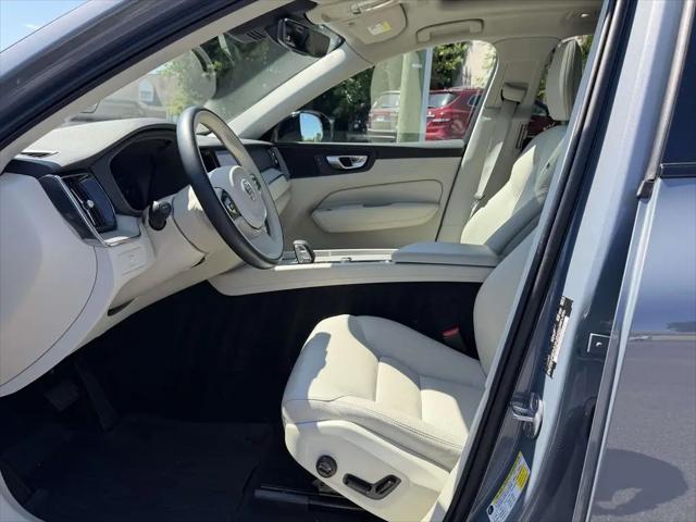 2024 Volvo XC60 B5 Plus Dark Theme