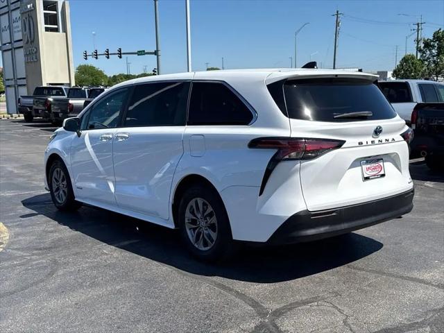 2021 Toyota Sienna LE