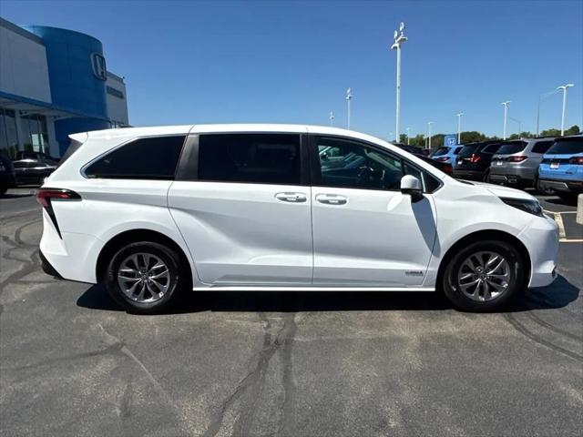 2021 Toyota Sienna LE