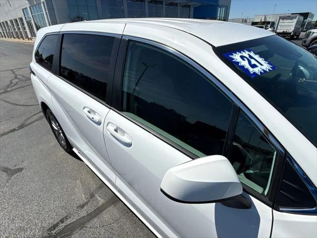 2021 Toyota Sienna LE