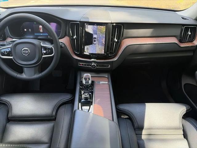 2023 Volvo XC60 Recharge T8 Ultimate Dark Theme