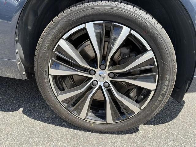 2023 Volvo XC60 Recharge T8 Ultimate Dark Theme