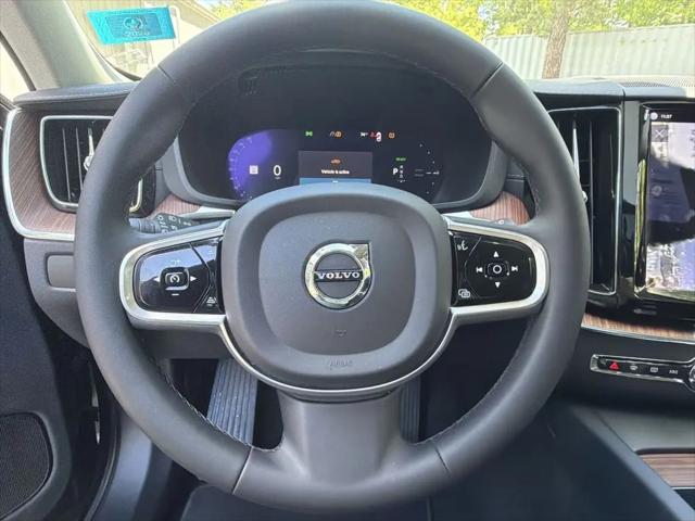 2023 Volvo XC60 Recharge T8 Ultimate Dark Theme