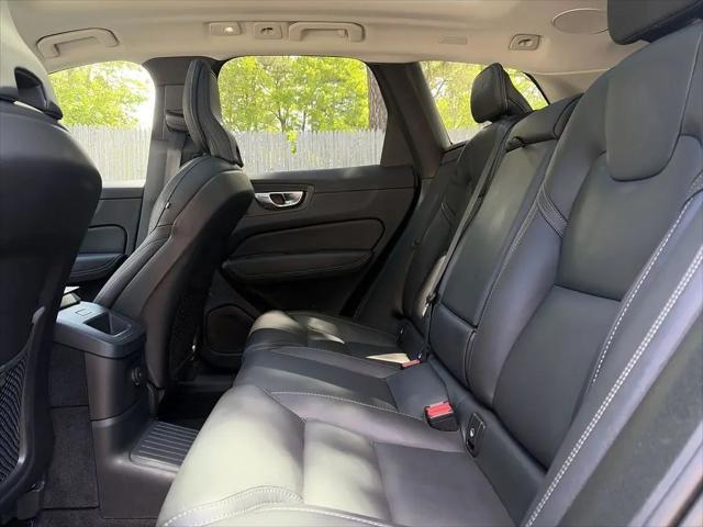 2023 Volvo XC60 Recharge T8 Ultimate Dark Theme