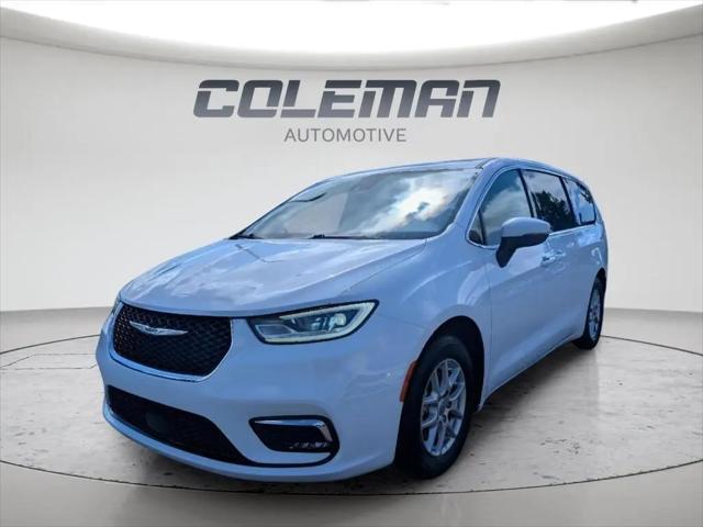 2023 Chrysler Pacifica Touring L for sale in Elgin, IL