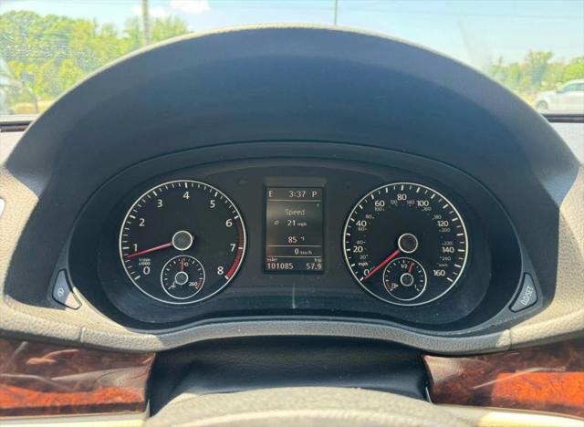 2012 Volkswagen Passat 3.6L V6 SEL Premium