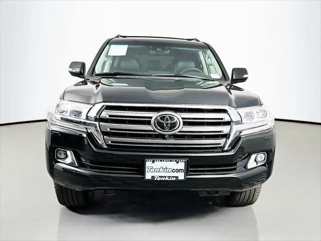 2017 Toyota Land Cruiser V8