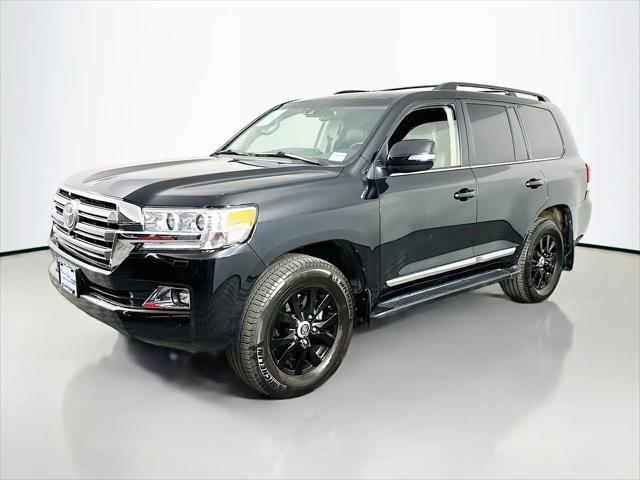 2017 Toyota Land Cruiser V8