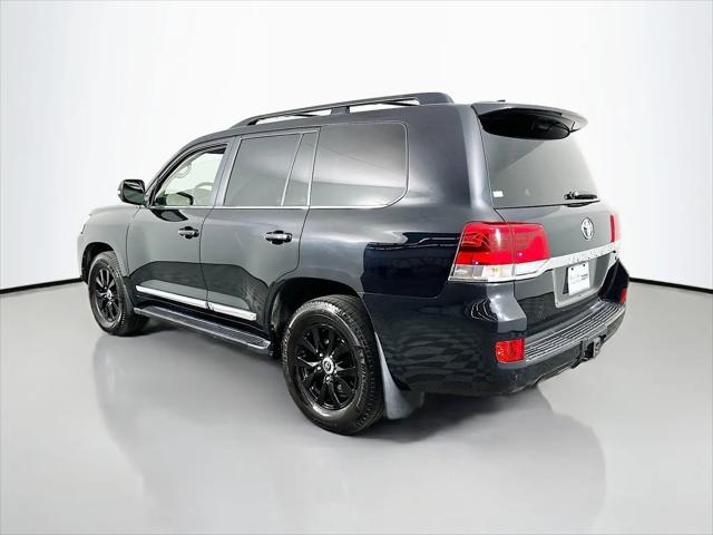 2017 Toyota Land Cruiser V8